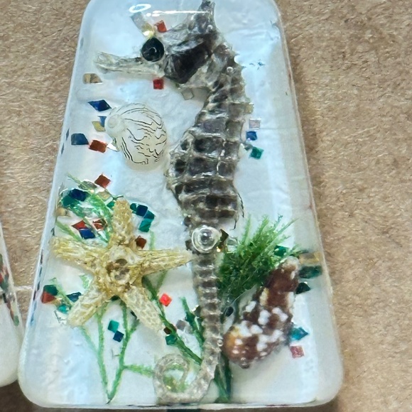 2/$20 Gold Tone Earrings Seahorse Starfish Kelp & Shells Clip On’s Vintage - Picture 2 of 11